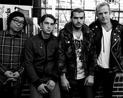 Dead To Me acoustic set at Ramones Museum!